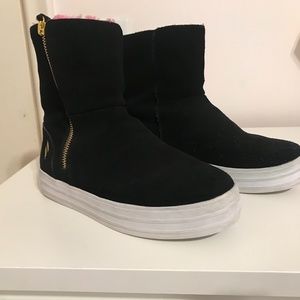 Skechers natural suede boots